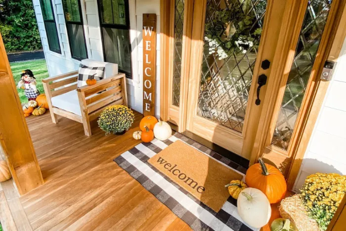 28 Beautiful Fall Front Porch Decorating Ideas That Bring Seasonal Charm