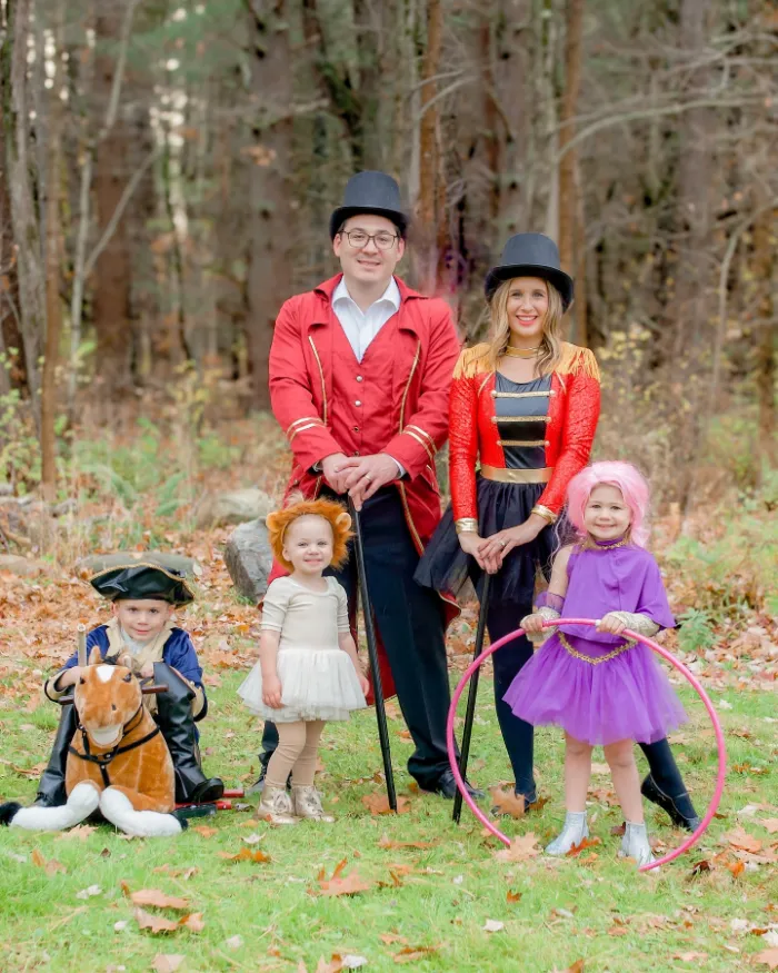 Family in Greatest Showman-inspired circus costumes with ringmasters and performers