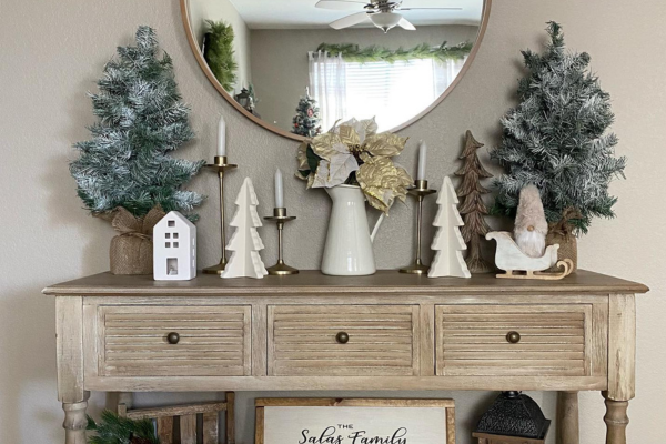 31 Beautiful Christmas Entryway Ideas That Sets the Perfect Festive Tone