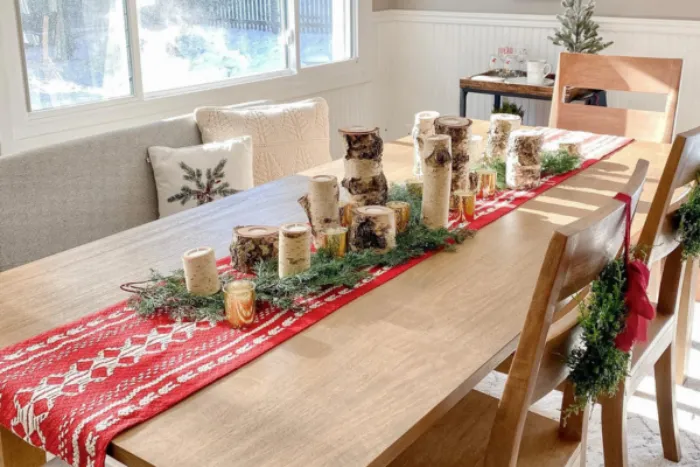 22 Christmas Table Decorations That Make Every Family Meal Feel Meaningful